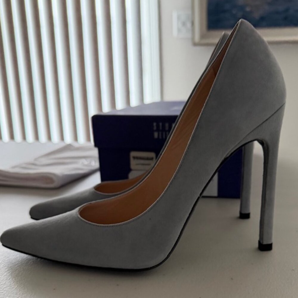 STUART WEITZMAN "QUEEN" MIST SUEDE STILETTO PUMPS - SIZE 6M - NEW TAGS